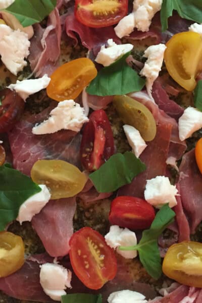 Pesto-Prosciutto & Tomato Pizza