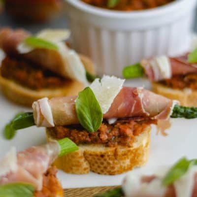 Asparagus-Prosciutto Crostini with Sun-Dried Tomato Pesto-1